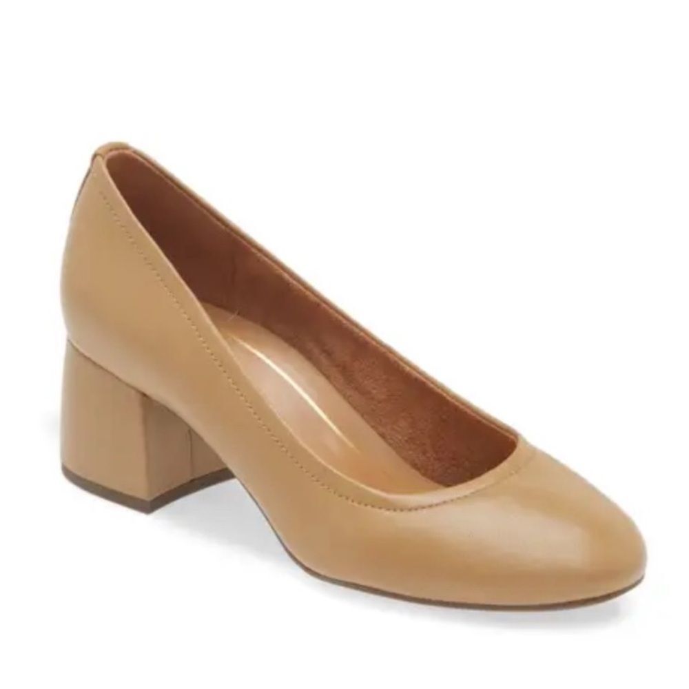 Vionic Carmel Pumps Round Toe Block Heels in Tan Size 7 Classic NWOT