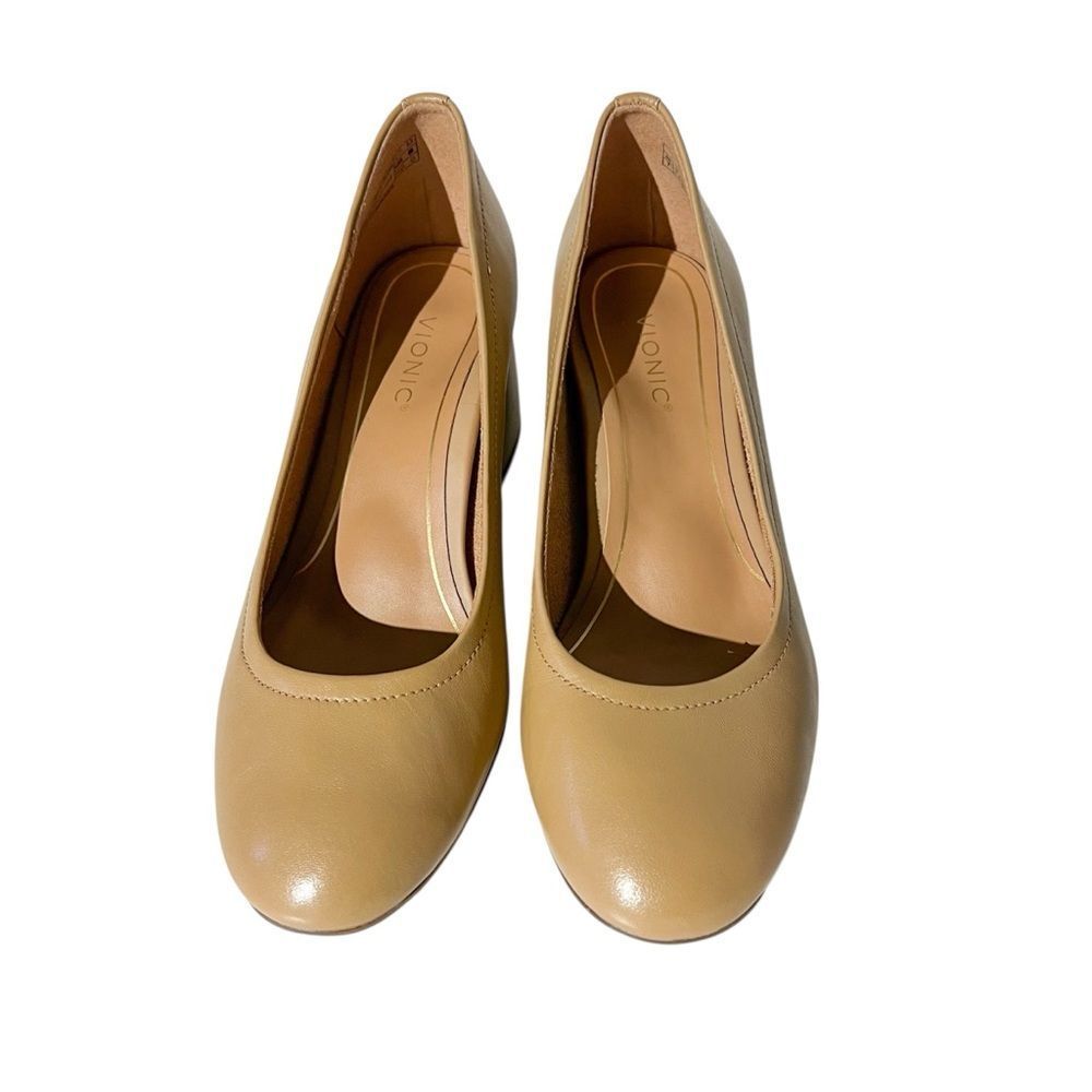 Vionic Carmel Pumps Round Toe Block Heels in Tan Size 7 Classic NWOT