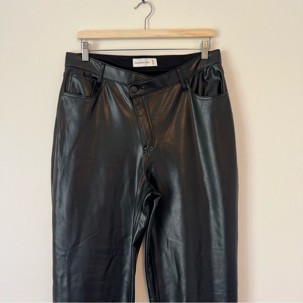 Abercrombie & Fitch 90s Straight Ultra High Rise Vegan Leather Pants Black 31/12