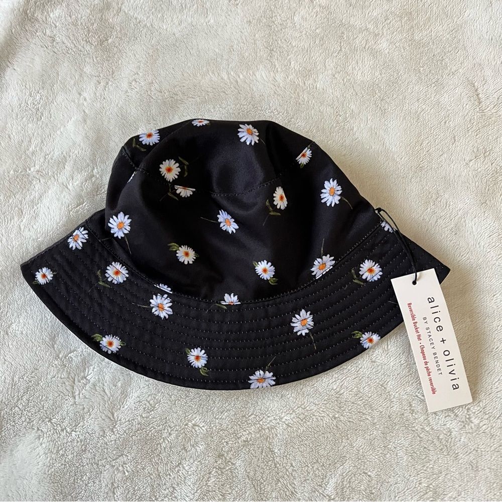 Alice + Olivia Daisy Reversible Bucket Hat NEW
