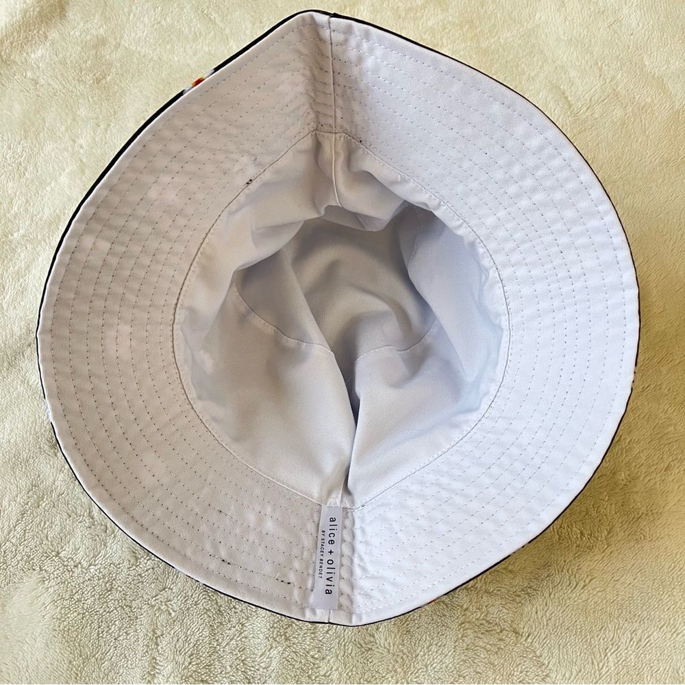Alice + Olivia Daisy Reversible Bucket Hat NEW