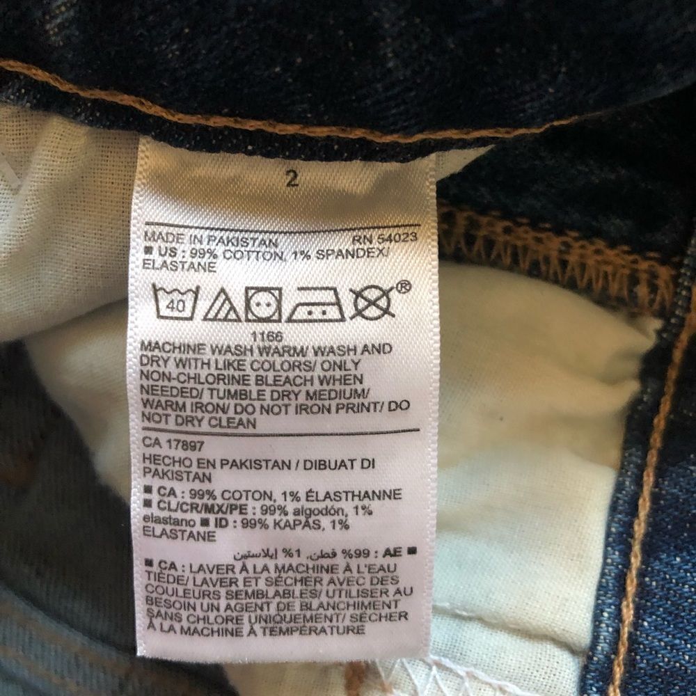 Old Navy High Rise Straight Ripped Jean Shorts Size 2