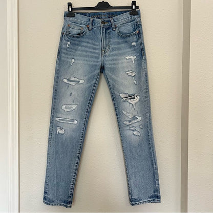 American Eagle Men’s Slim Straight Light Wash Distressed Jeans Size 28x30