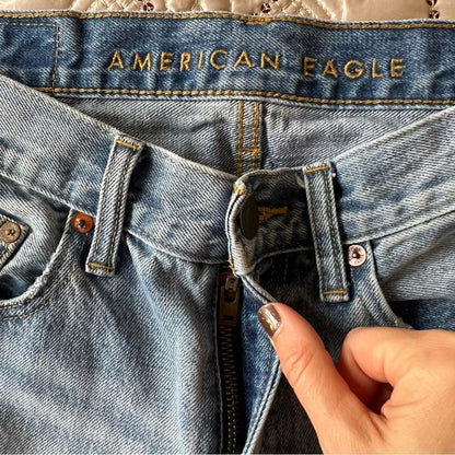American Eagle Men’s Slim Straight Light Wash Distressed Jeans Size 28x30