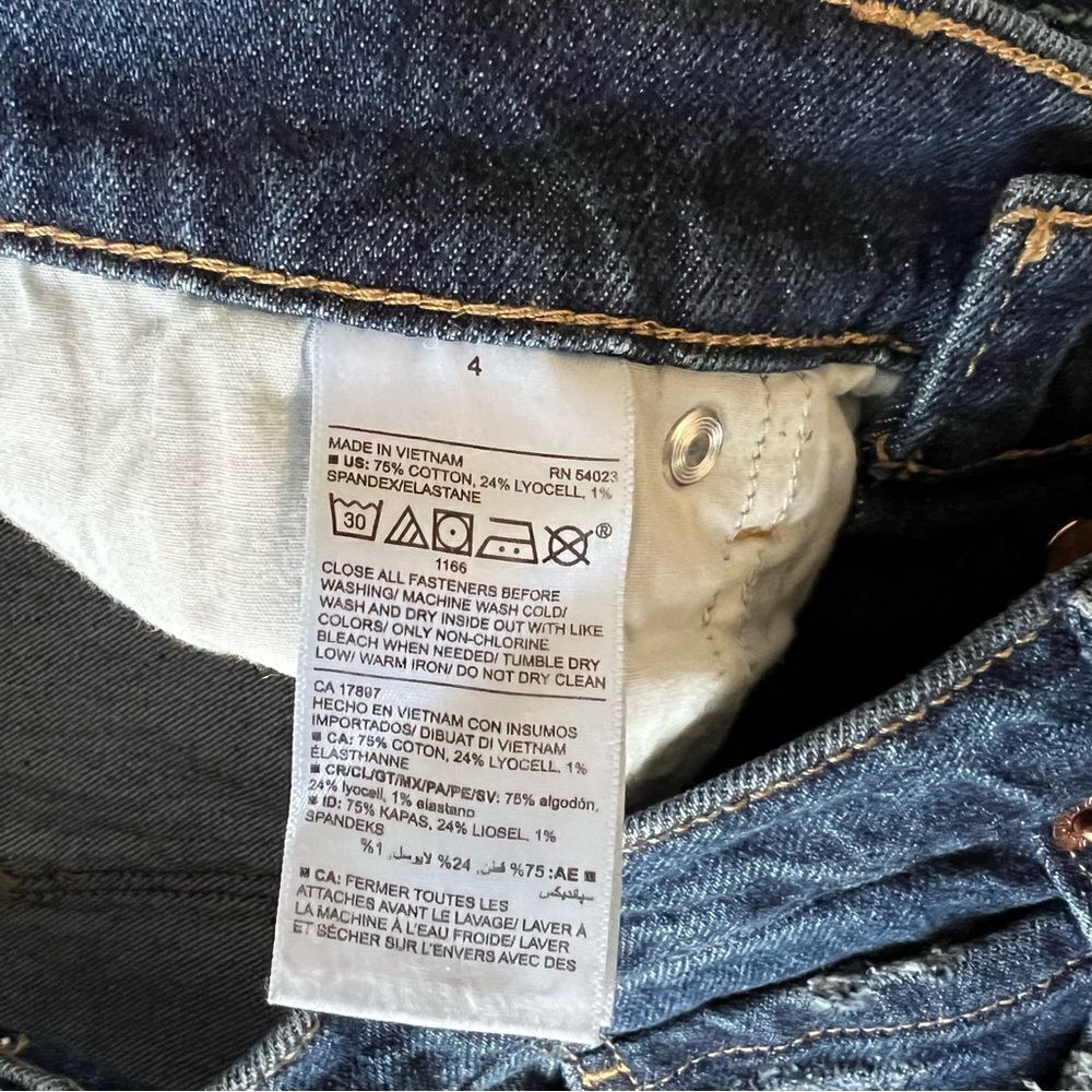 Old Navy High Rise Slouchy Straight Distressed Jeans NEW Size 4
