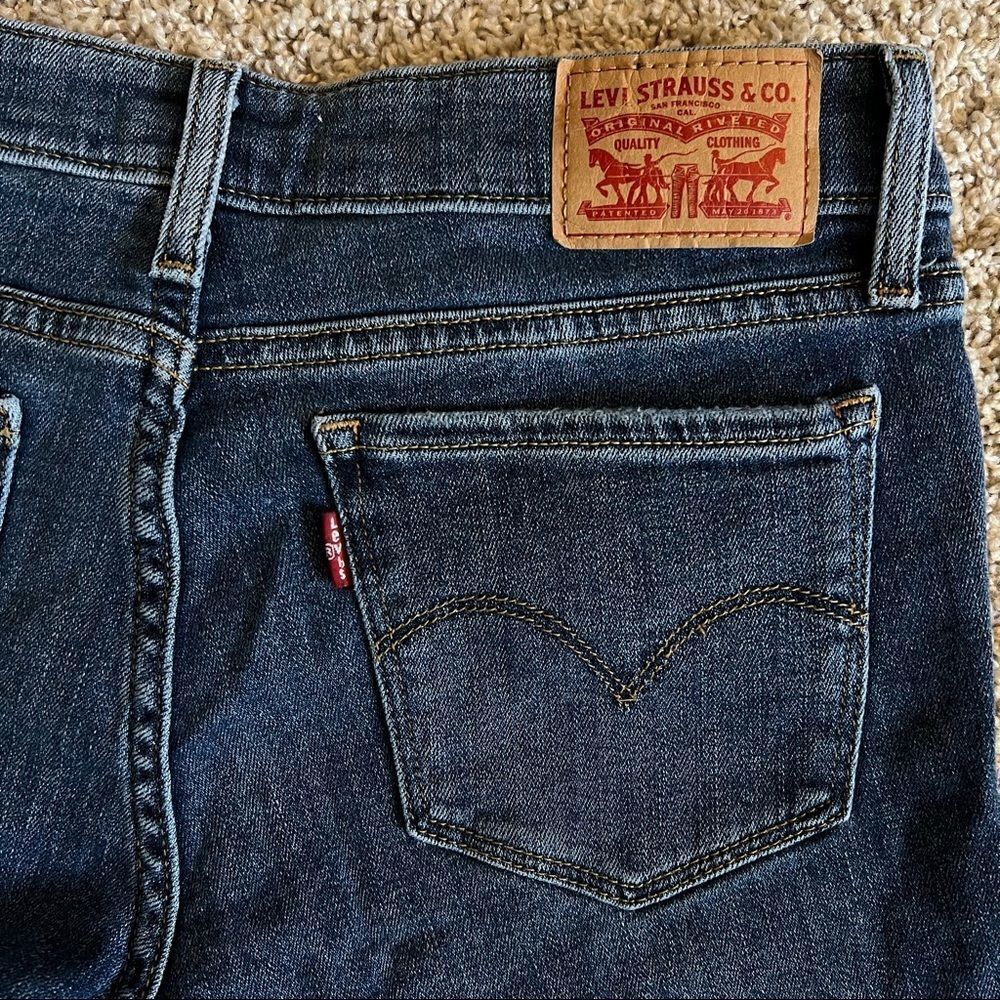Levi’s 711 Skinny Distressed Ankle Jeans Size 27