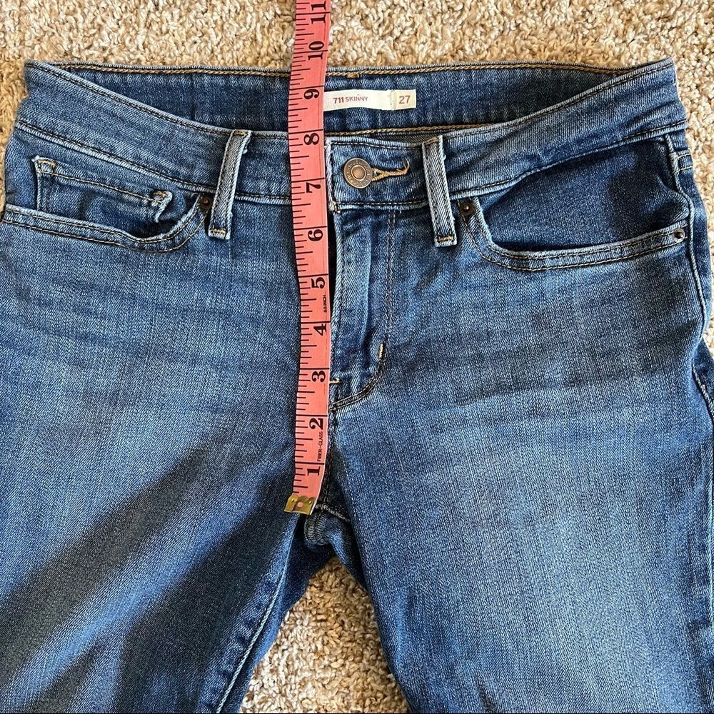 Levi’s 711 Skinny Distressed Ankle Jeans Size 27