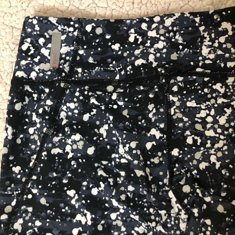 Zella Black & White Paint Splatter Capri Leggings Size S