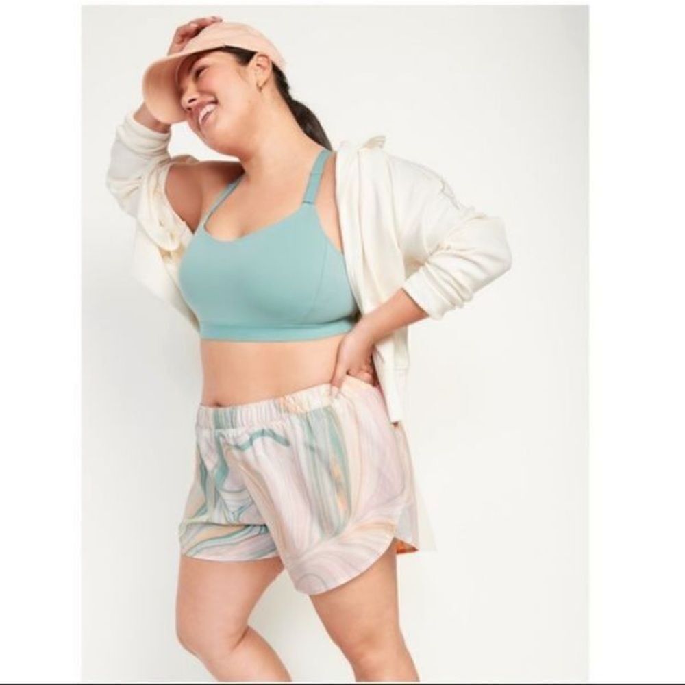 Old Navy Mid-Rise StretchTech Dolphin-Hem Running Athletic Shorts NWT Size Large