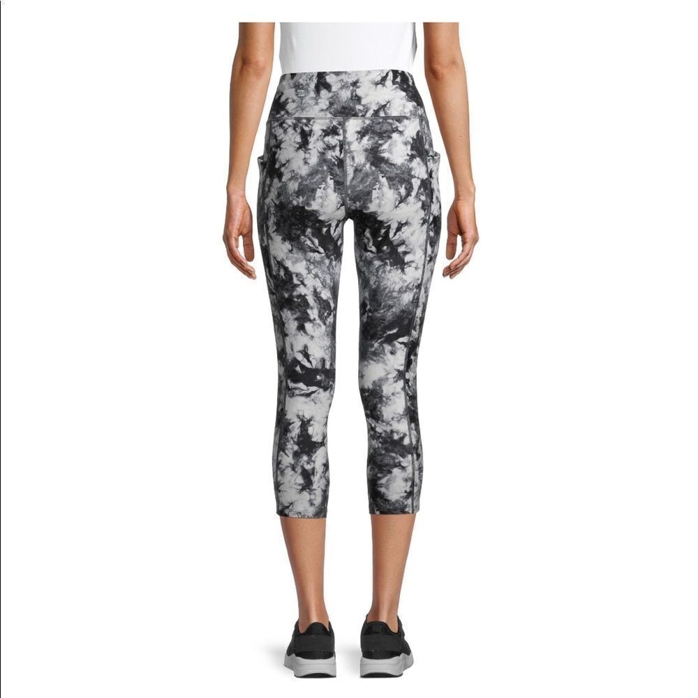 Women’s Performance Capri Leggings Size XS